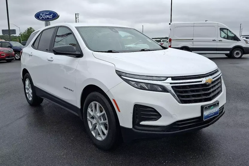 2024 Chevrolet Equinox LS photo 1