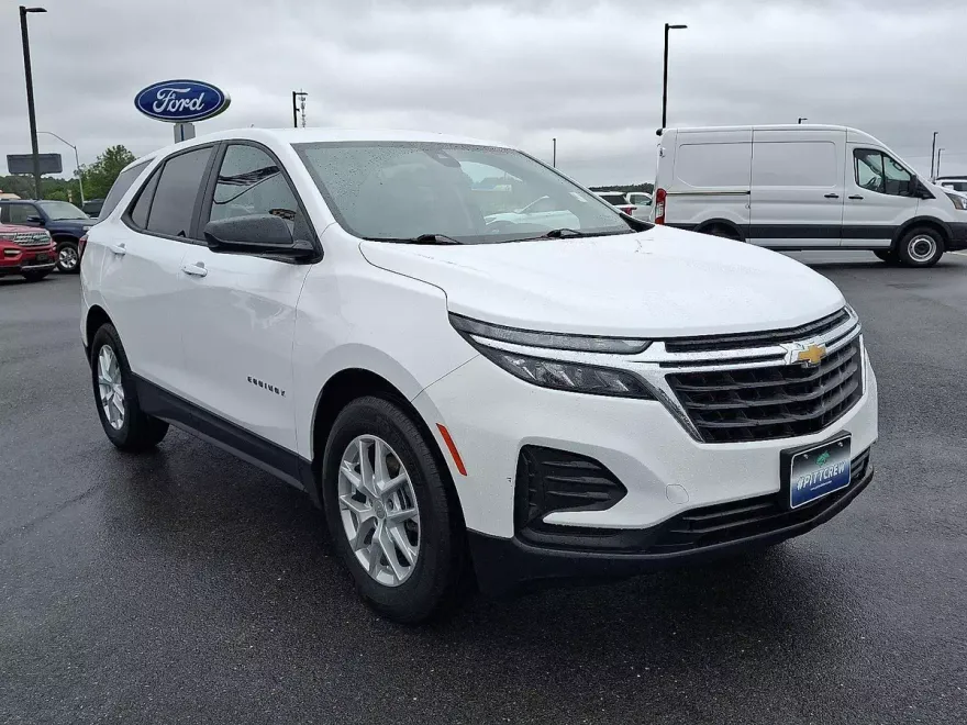 2024 Chevrolet Equinox LS photo 1