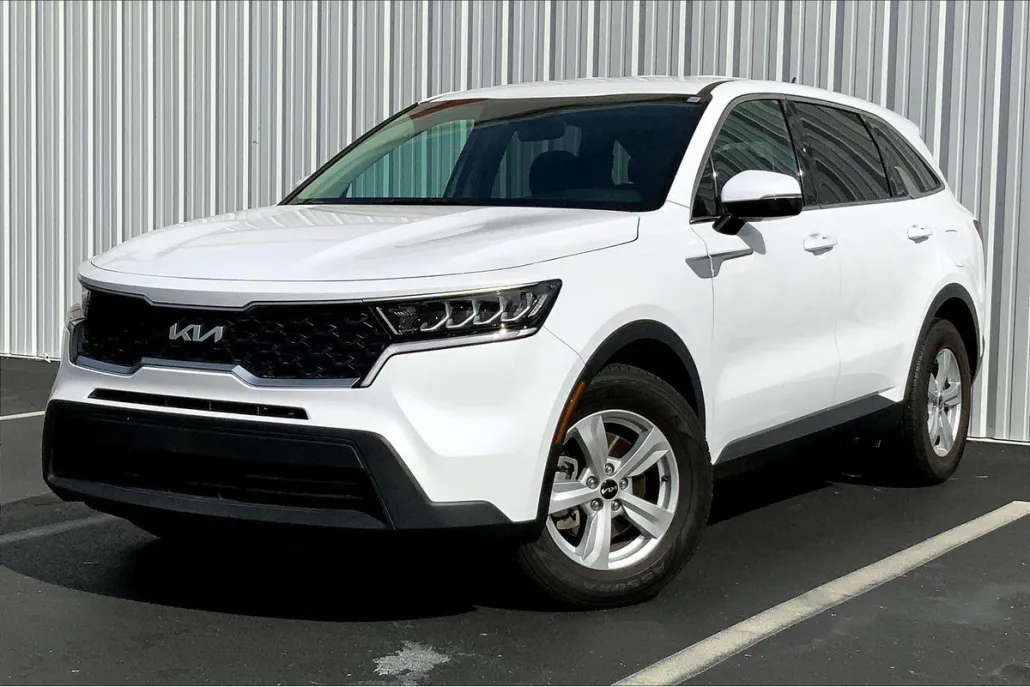 2023 Kia Sorento LX photo 1