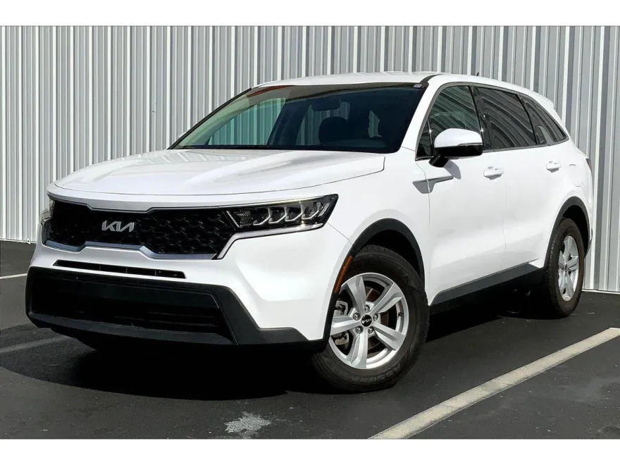 2023 Kia Sorento LX photo 1