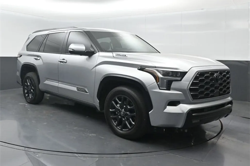 2025 Toyota Sequoia Platinum photo 1