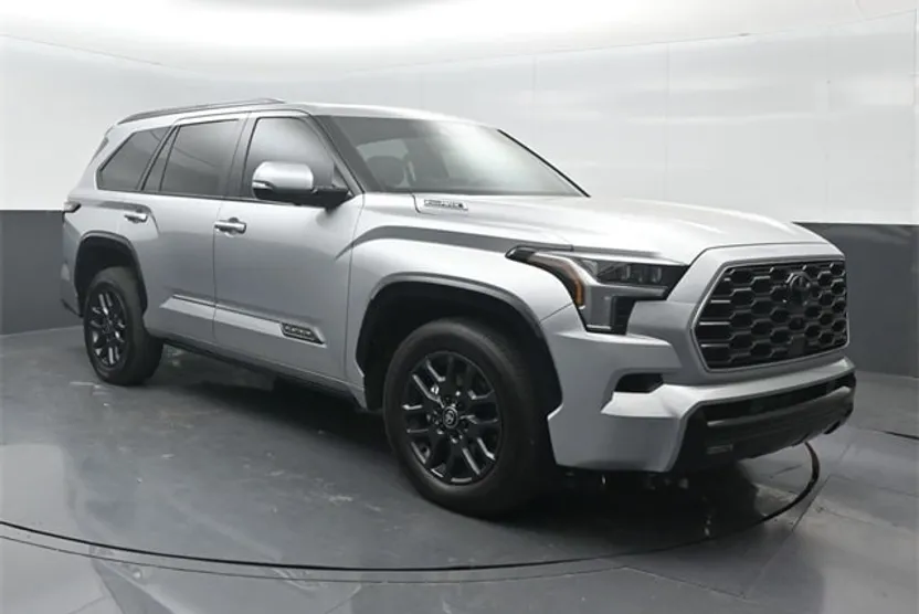 2025 Toyota Sequoia Platinum photo 1