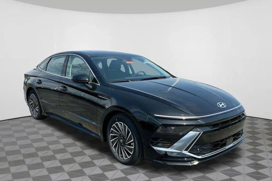 2025 Hyundai Sonata Hybrid SEL photo 1