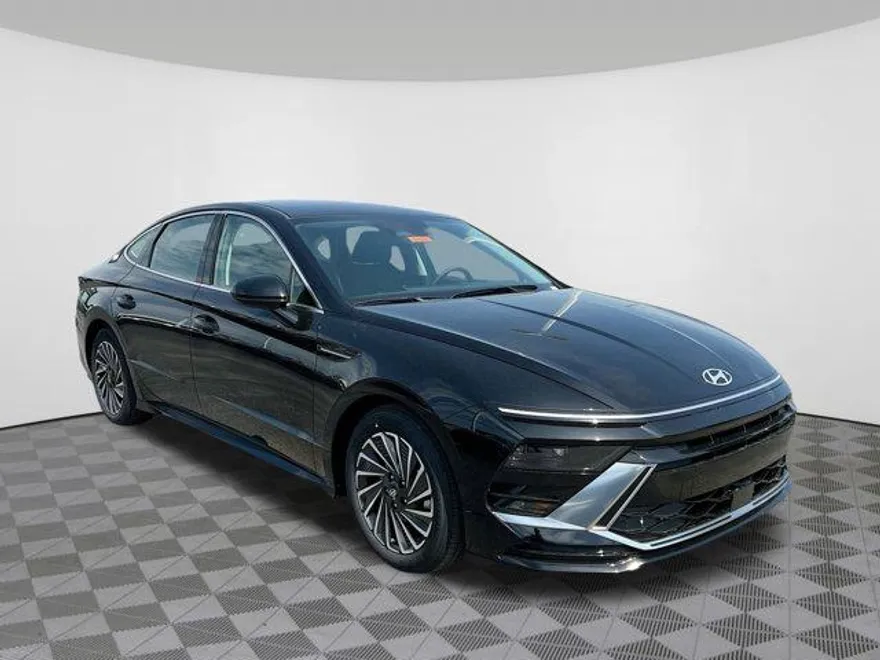2025 Hyundai Sonata Hybrid SEL photo 1