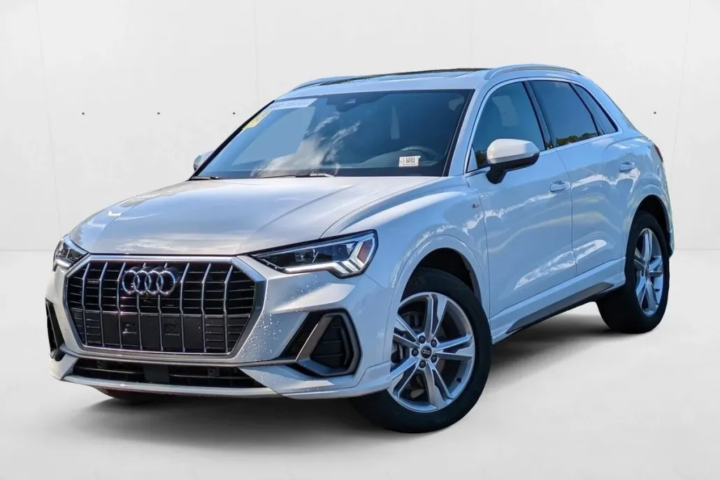 2024 Audi Q3 S line Premium Plus photo 1