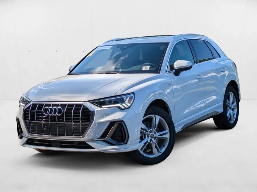 2024 Audi Q3 S line Premium Plus photo 1