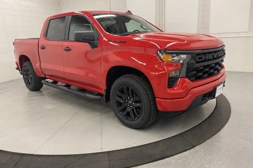 2025 Chevrolet Silverado 1500 Custom photo 1