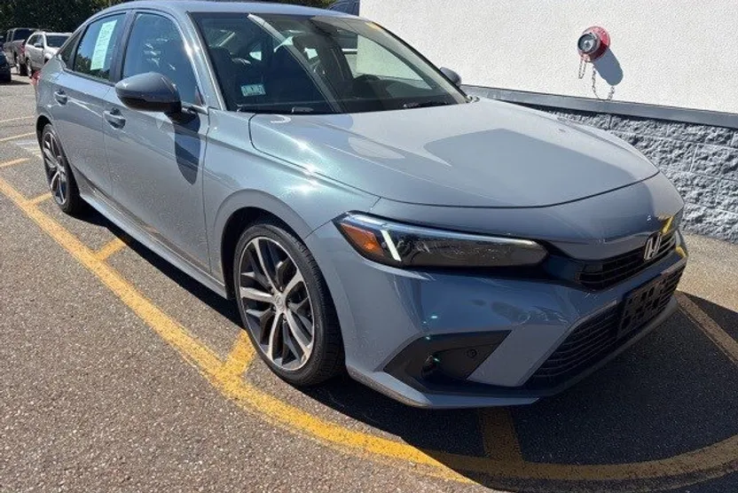 2022 Honda Civic Touring photo 1