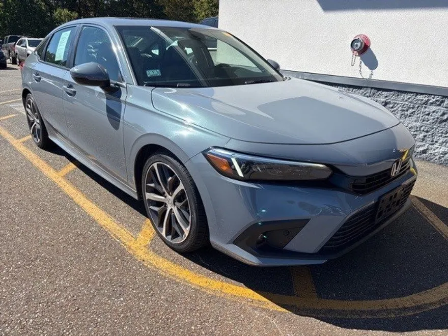 2022 Honda Civic Touring photo 1