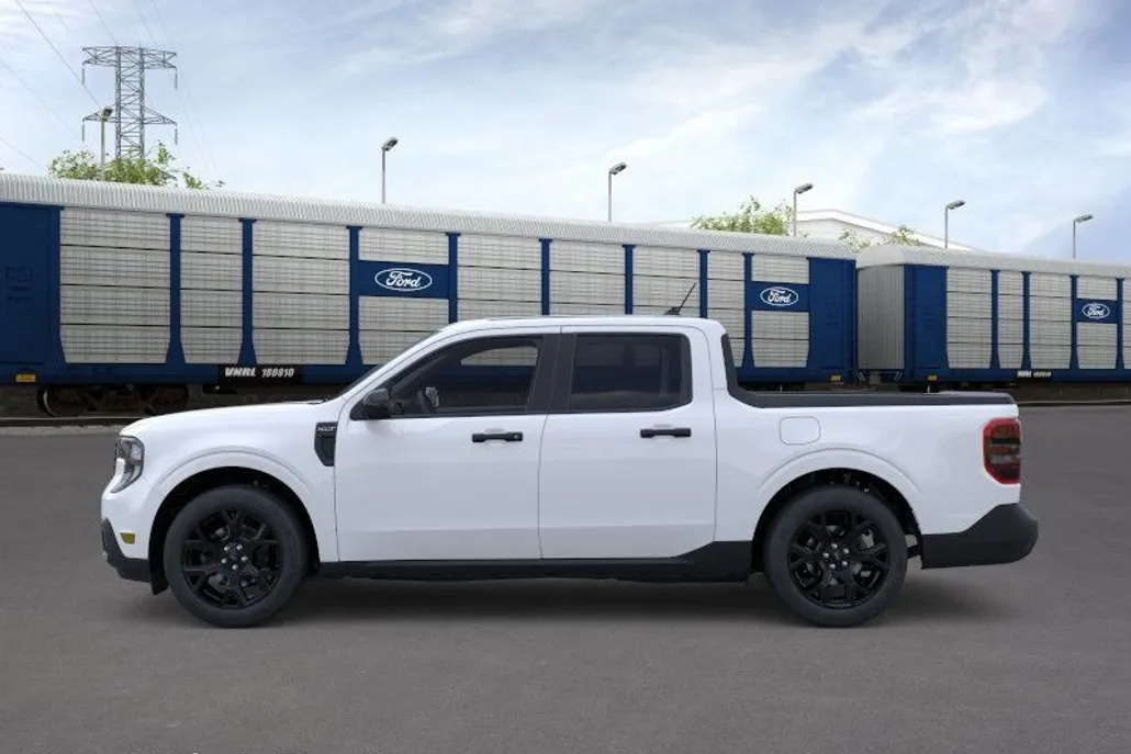 2025 Ford Maverick XLT photo 1
