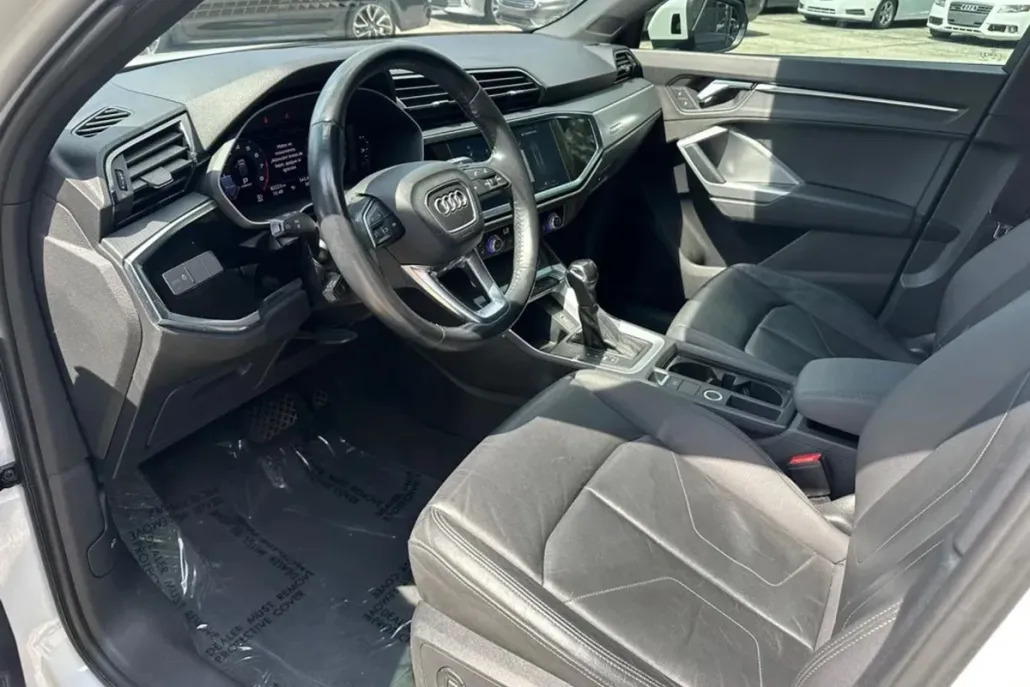 2020 Audi Q3 S line Premium photo 1