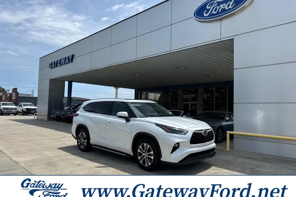 2022 Toyota Highlander XLE photo 1