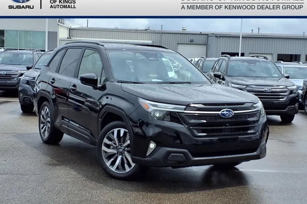 2025 Subaru Forester Touring photo 1