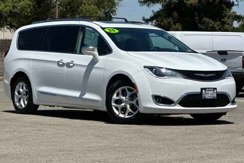 2020 Chrysler Pacifica Limited photo 1