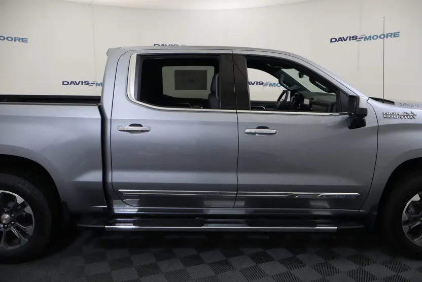 2026 Chevrolet Silverado 1500 High Country photo 1
