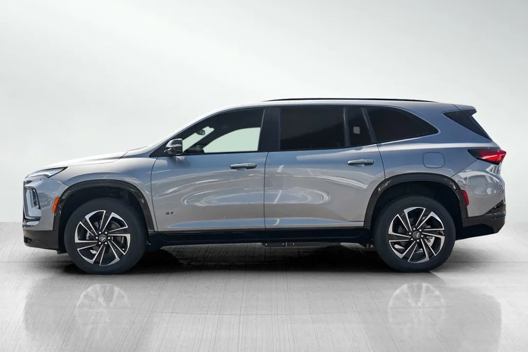 2026 Buick Enclave Sport Touring photo 1