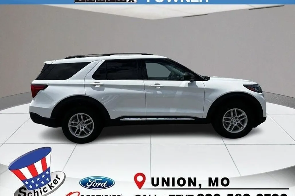 2025 Ford Explorer photo 1
