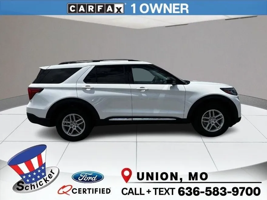 2025 Ford Explorer photo 1