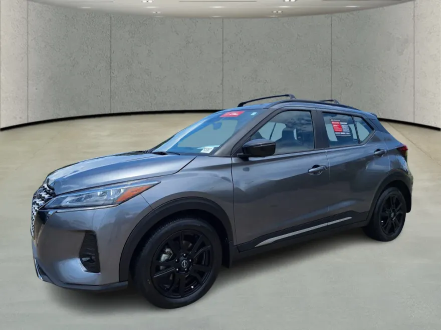2024 Nissan Kicks SR photo 1