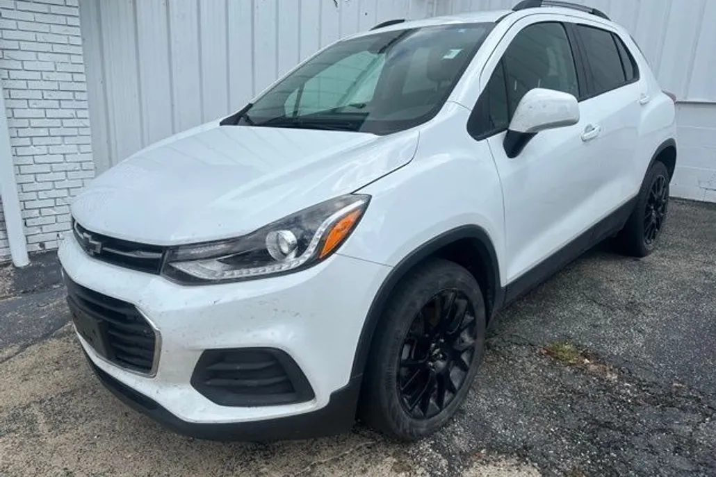 2022 Chevrolet Trax LT photo 1