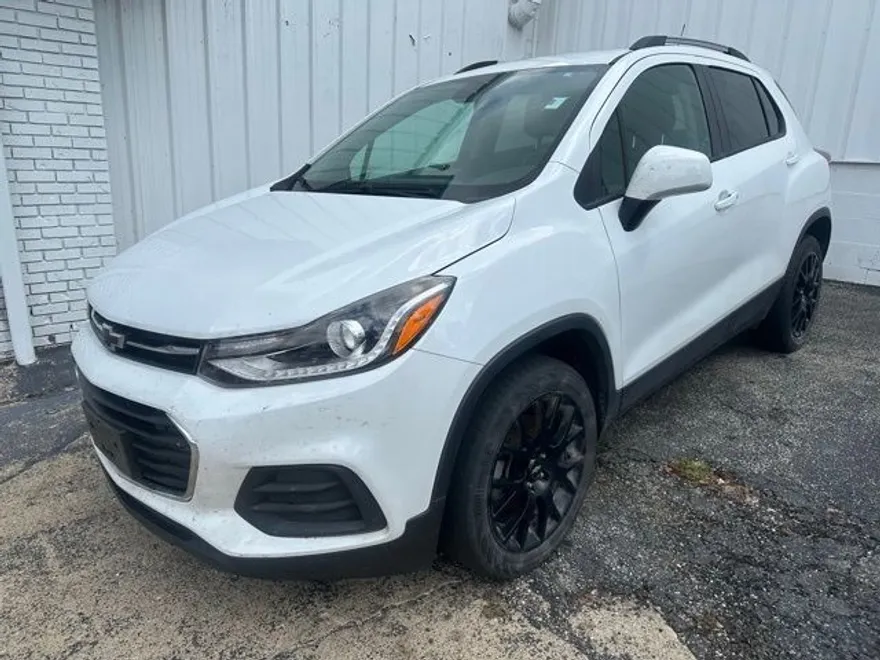 2022 Chevrolet Trax LT photo 1