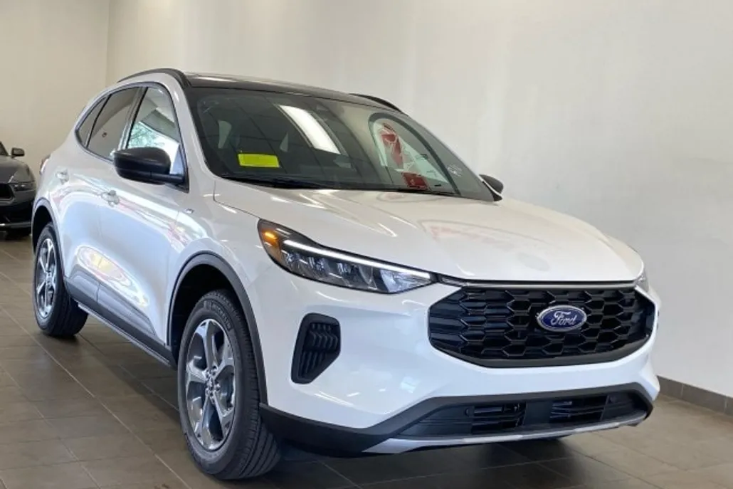 2025 Ford Escape ST-Line photo 1