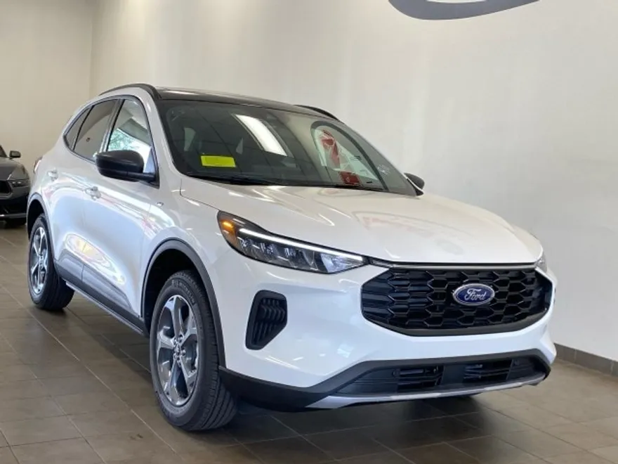 2025 Ford Escape ST-Line photo 1