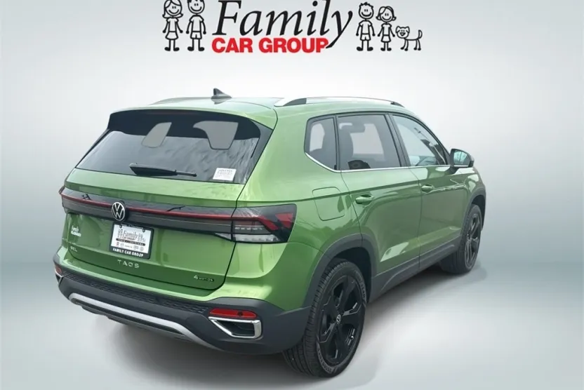 2025 Volkswagen Taos SEL photo 1