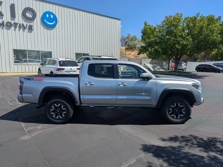 2023 Toyota Tacoma V6 photo 1