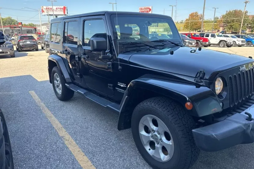 2015 Jeep Wrangler Unlimited Sahara photo 1