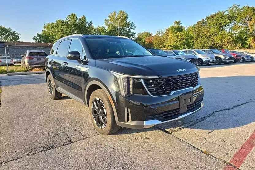 2024 Kia Sorento S photo 1