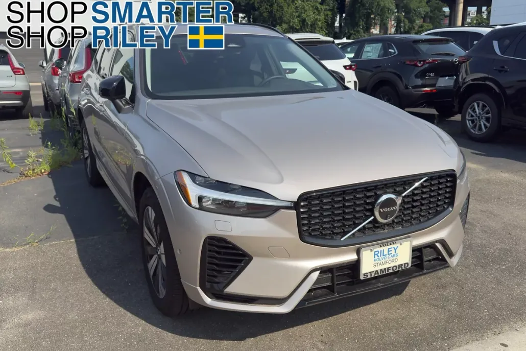 2025 Volvo XC60 Hybrid T8 Plus photo 1