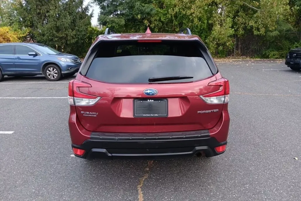2020 Subaru Forester Premium photo 1