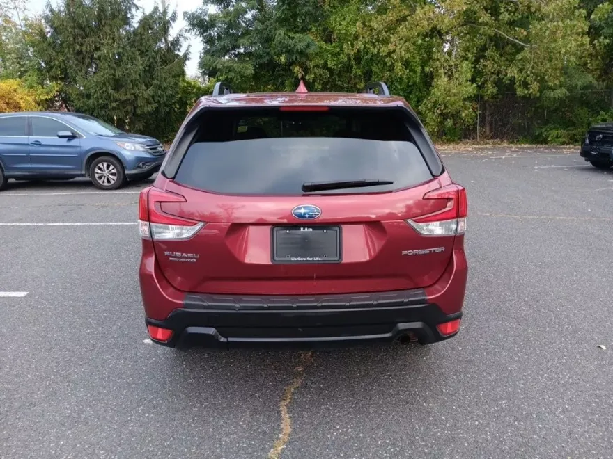 2020 Subaru Forester Premium photo 1