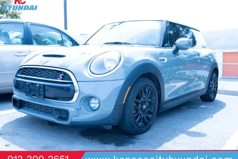 2019 Mini Cooper Hardtop S photo 1