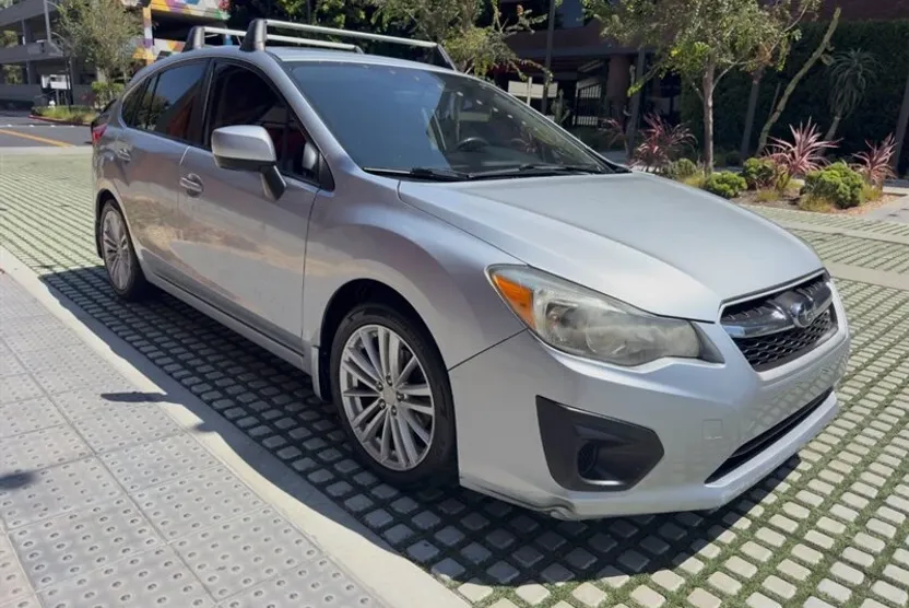 2014 Subaru Impreza 2.0i Premium photo 1