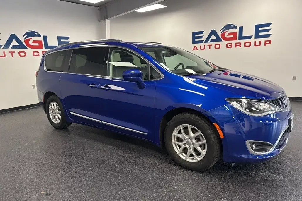2020 Chrysler Pacifica Touring L photo 1