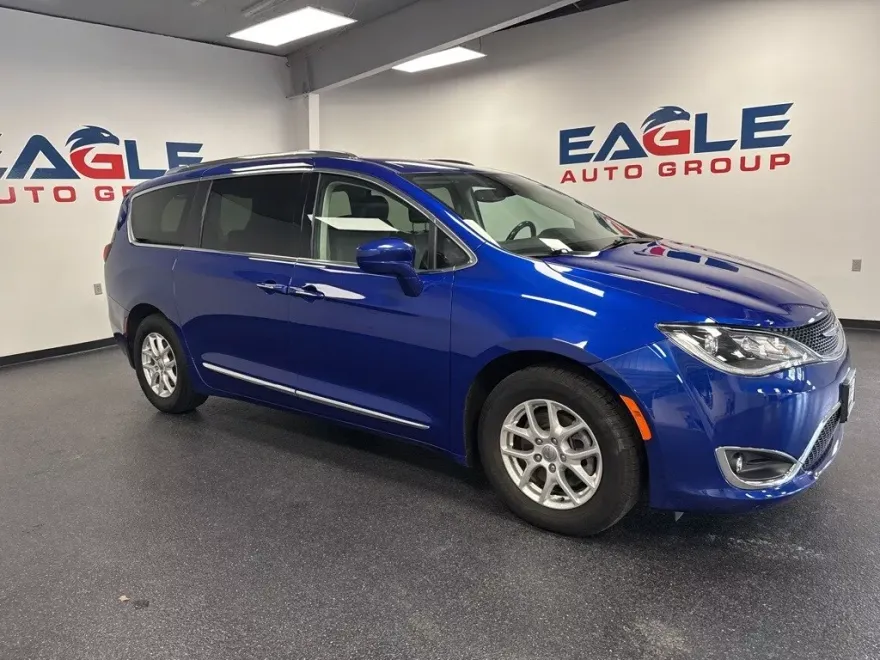 2020 Chrysler Pacifica Touring L photo 1
