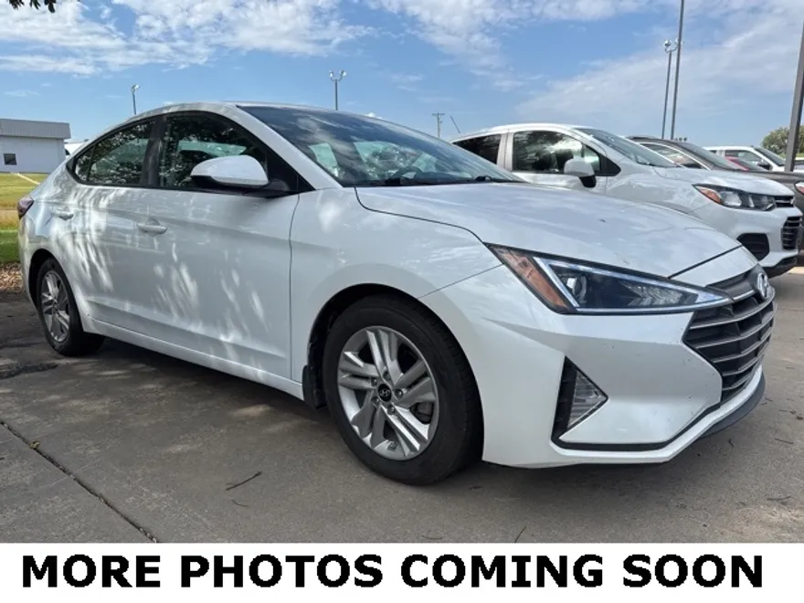 2020 Hyundai Elantra SEL photo 1