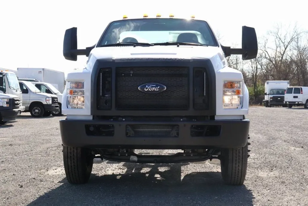2025 Ford F-750 photo 1