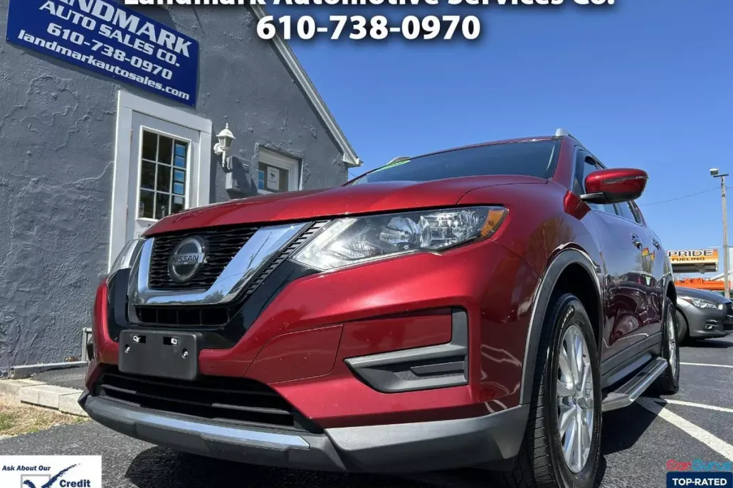2018 Nissan Rogue SV photo 1