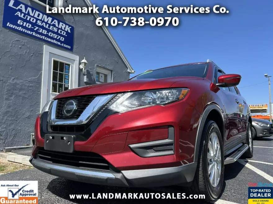 2018 Nissan Rogue SV photo 1