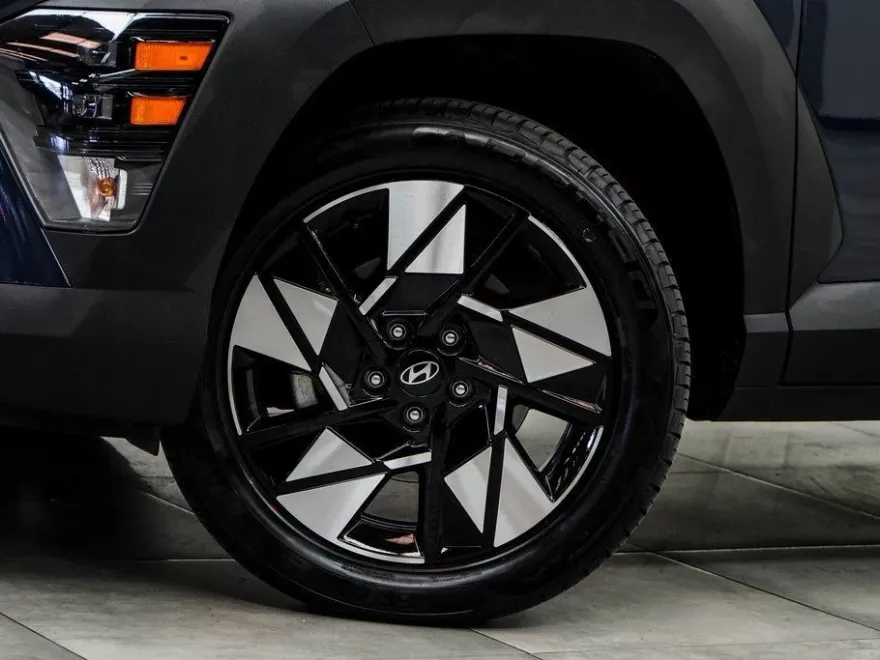 2025 Hyundai Kona SEL photo 1