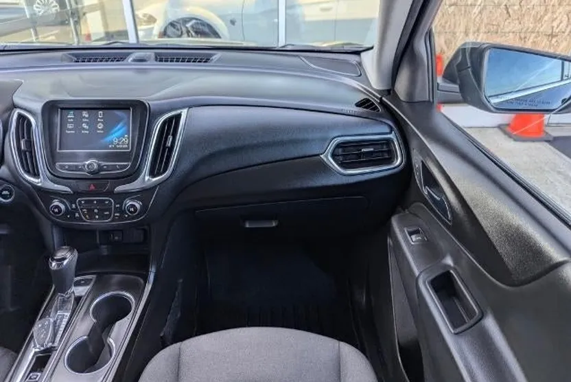 2018 Chevrolet Equinox LT photo 1