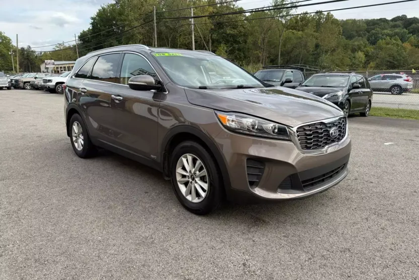 2019 Kia Sorento LX photo 1