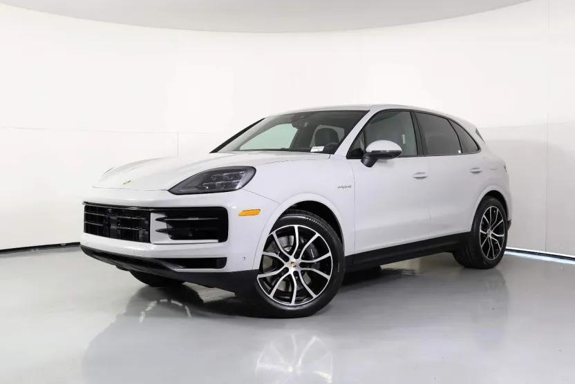2025 Porsche Cayenne E-Hybrid photo 1