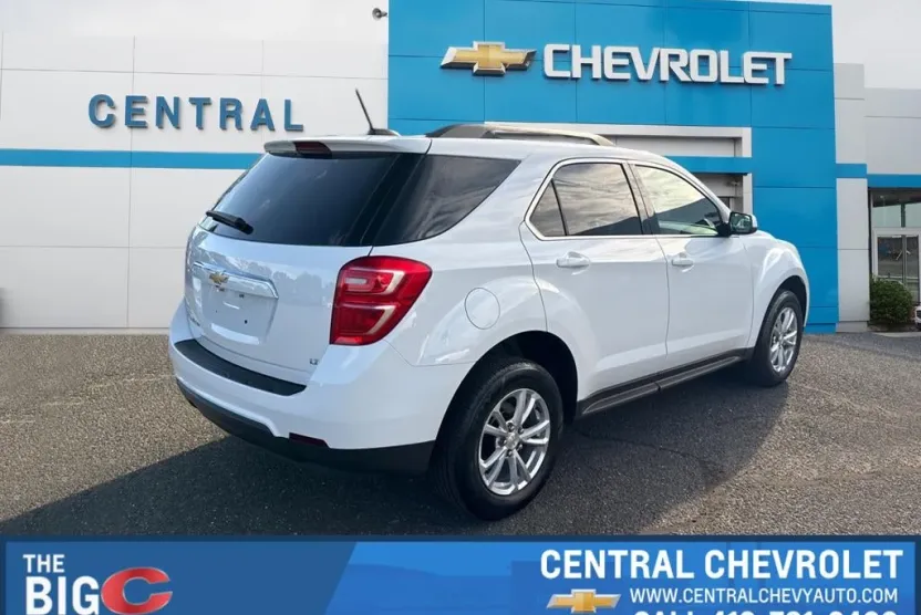 2017 Chevrolet Equinox LT photo 1
