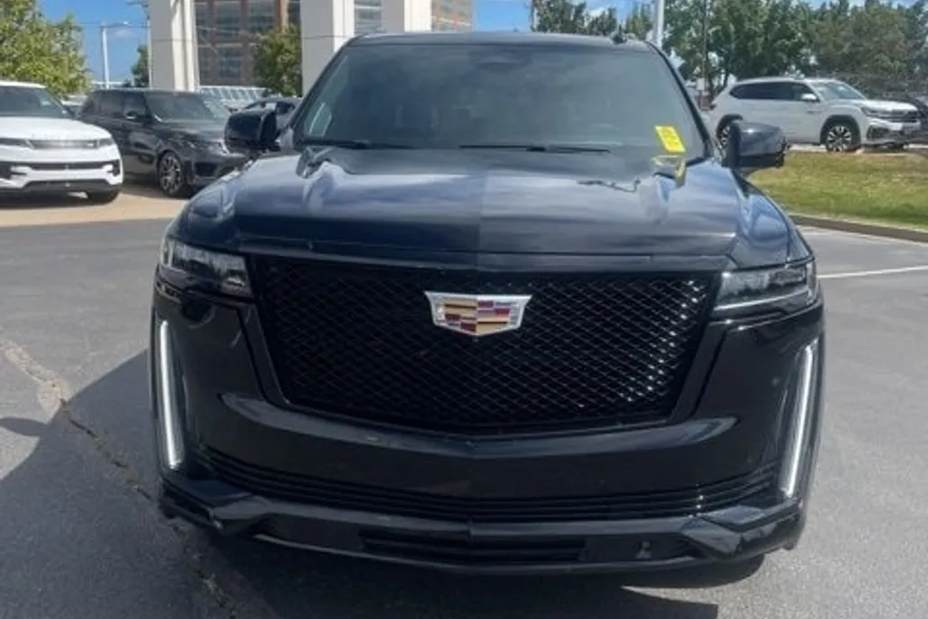 2023 Cadillac Escalade Sport Platinum photo 1