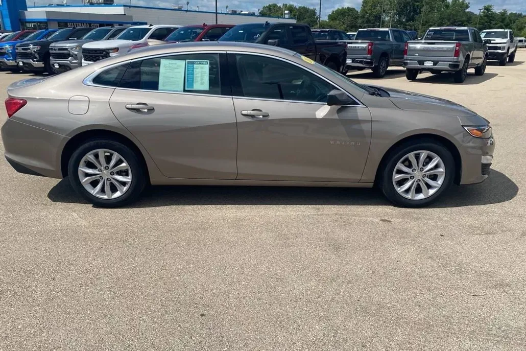 2024 Chevrolet Malibu 1LT photo 1