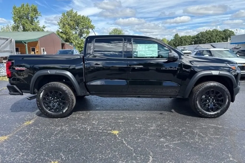 2025 Chevrolet Colorado Trail Boss photo 1